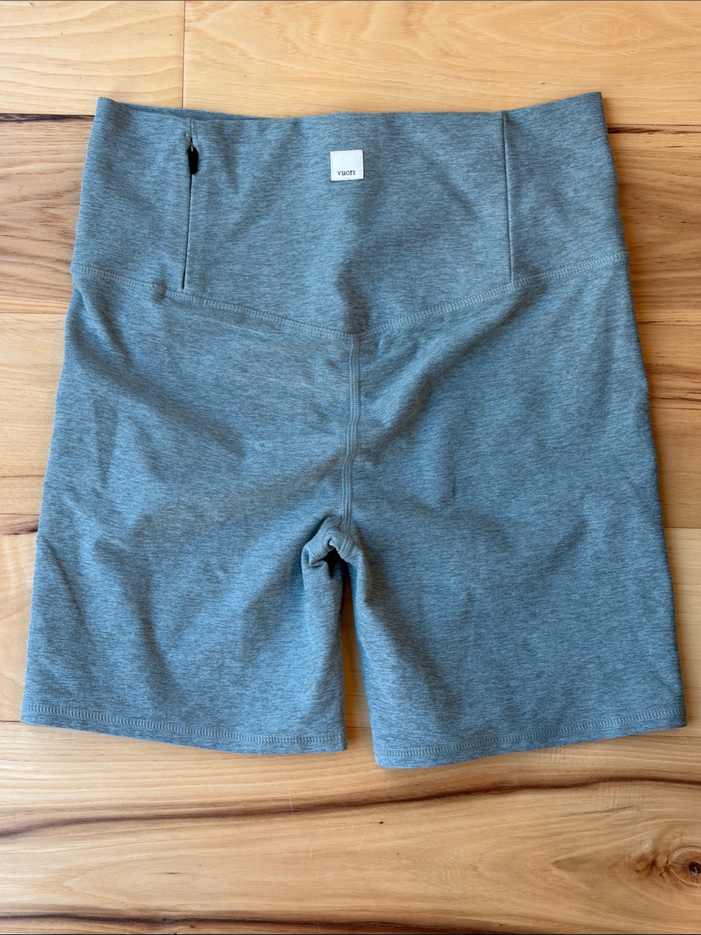Vuori ‘Clean Elevation’ Women's Biker Shorts - Picture 2 of 4